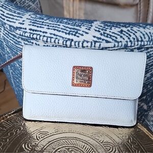 Dooney & Bourke White Pebbled Leather Wristlet/Clutch Bag Gold Hardware EUC